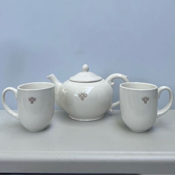 Vintage Pottery Barn BEE White China Tea Pot with mugs 8 oz - Picture 1 of 11